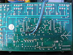 Entladen mit 470 Ohm, blaue Kabel führen zum Taster