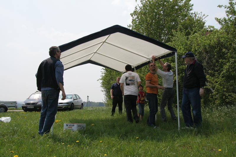 alle Mann fuer ein Zelt